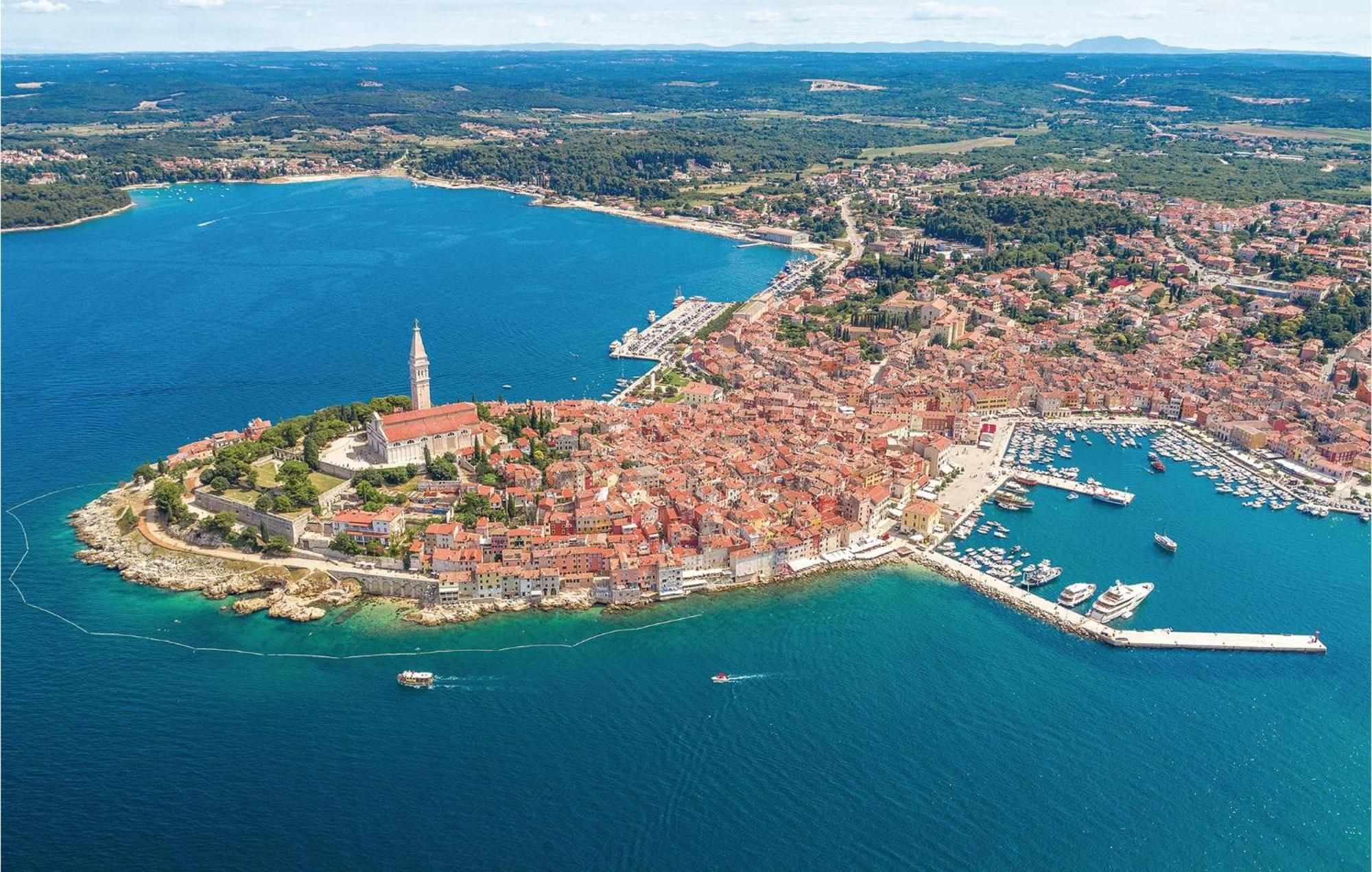 Lovely Apartment In Rovinj With Kitchen Exterior photo