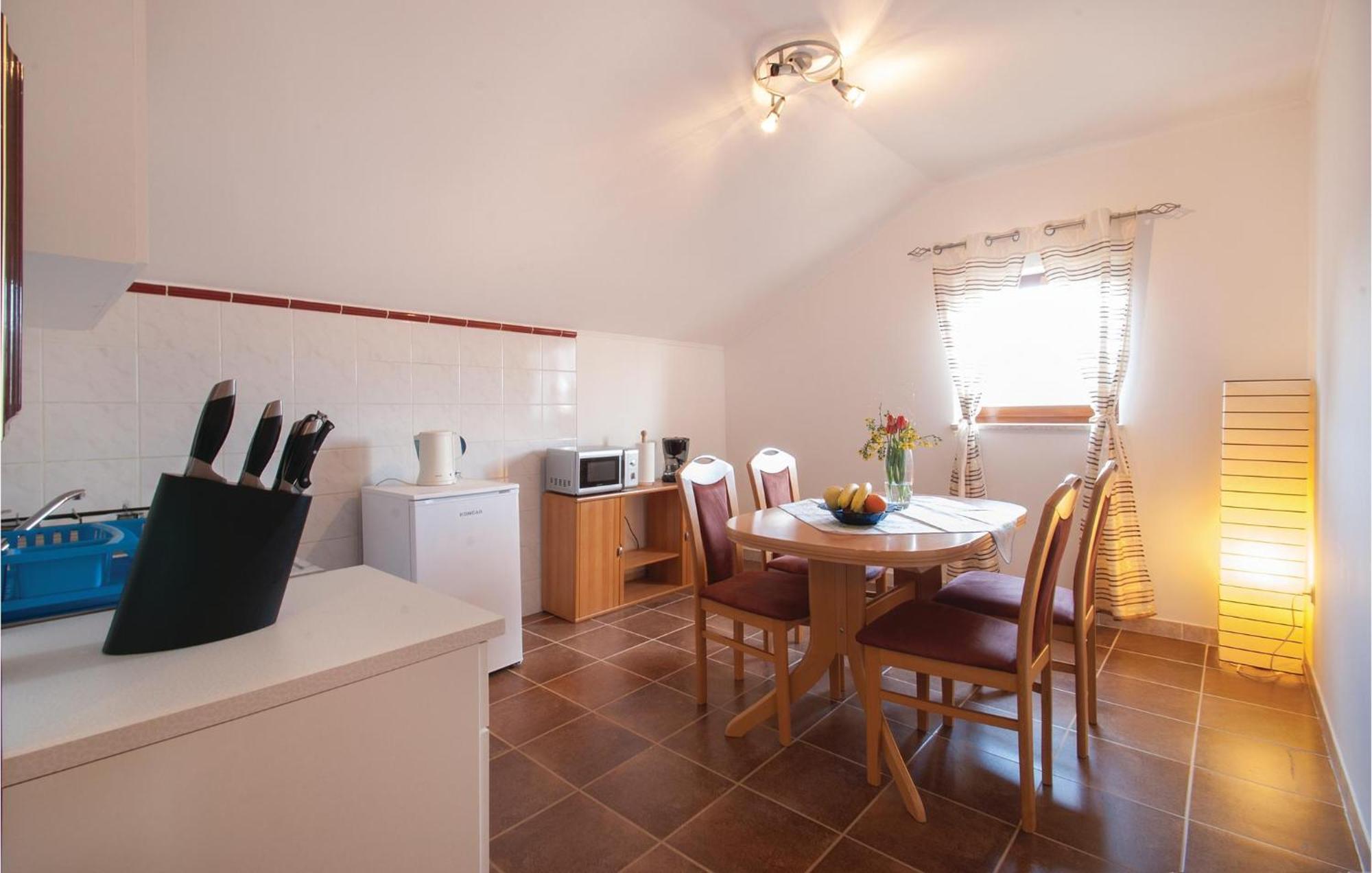 Lovely Apartment In Rovinj With Kitchen Exterior photo